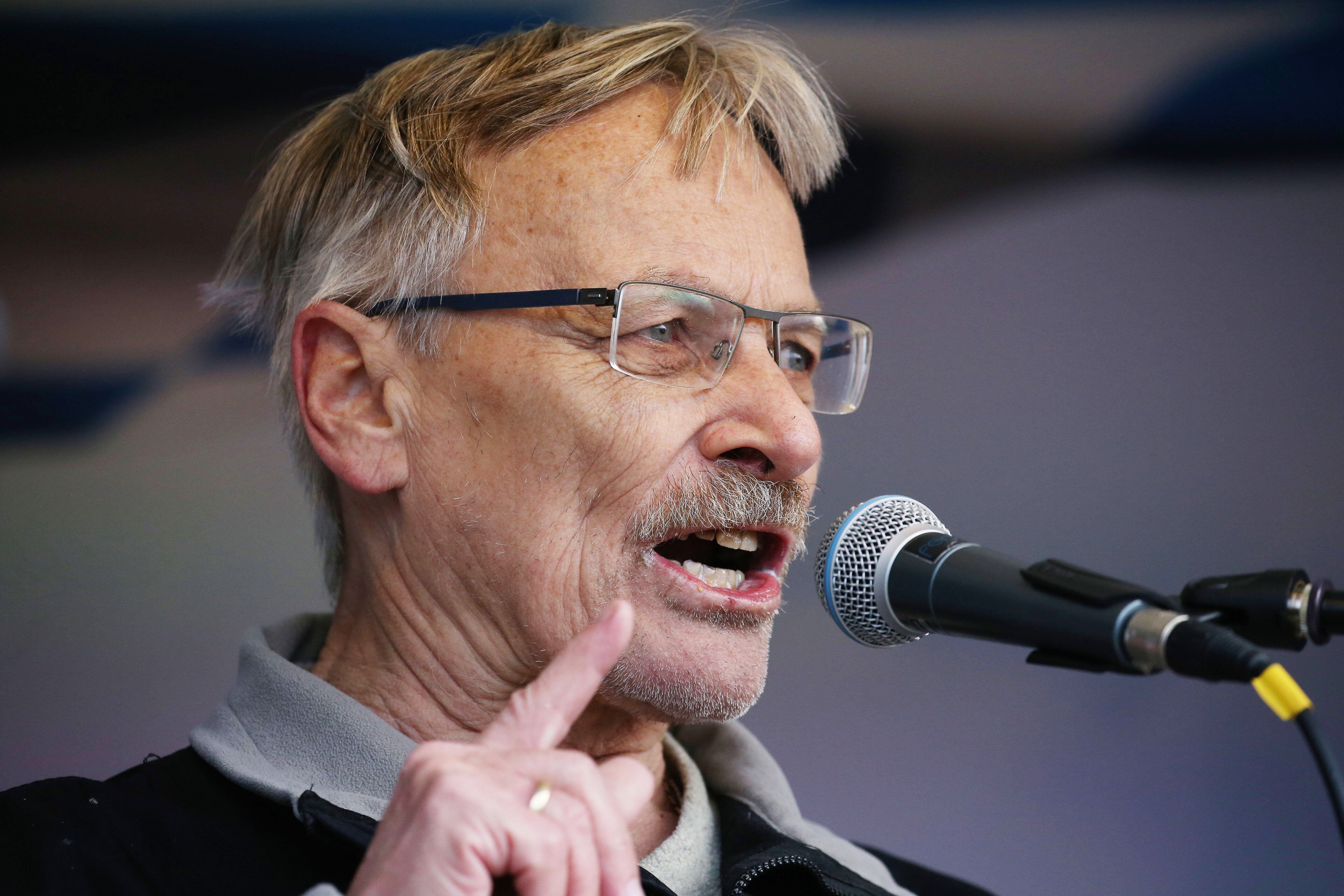 Reichsbürger-Wahnsinn! Festgenommener Oberst soll an Kinderfolter-Tunnels in der Schweiz glauben!