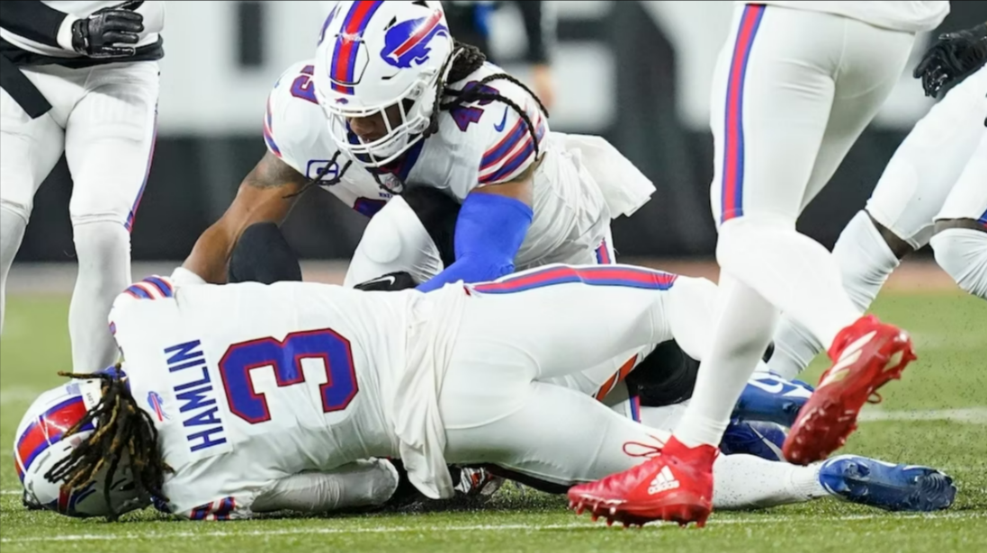 Drama bei Spitzenspiel in der NFL – Herzstillstand! Football-Star musste auf dem Spielfeld reanimiert werden!