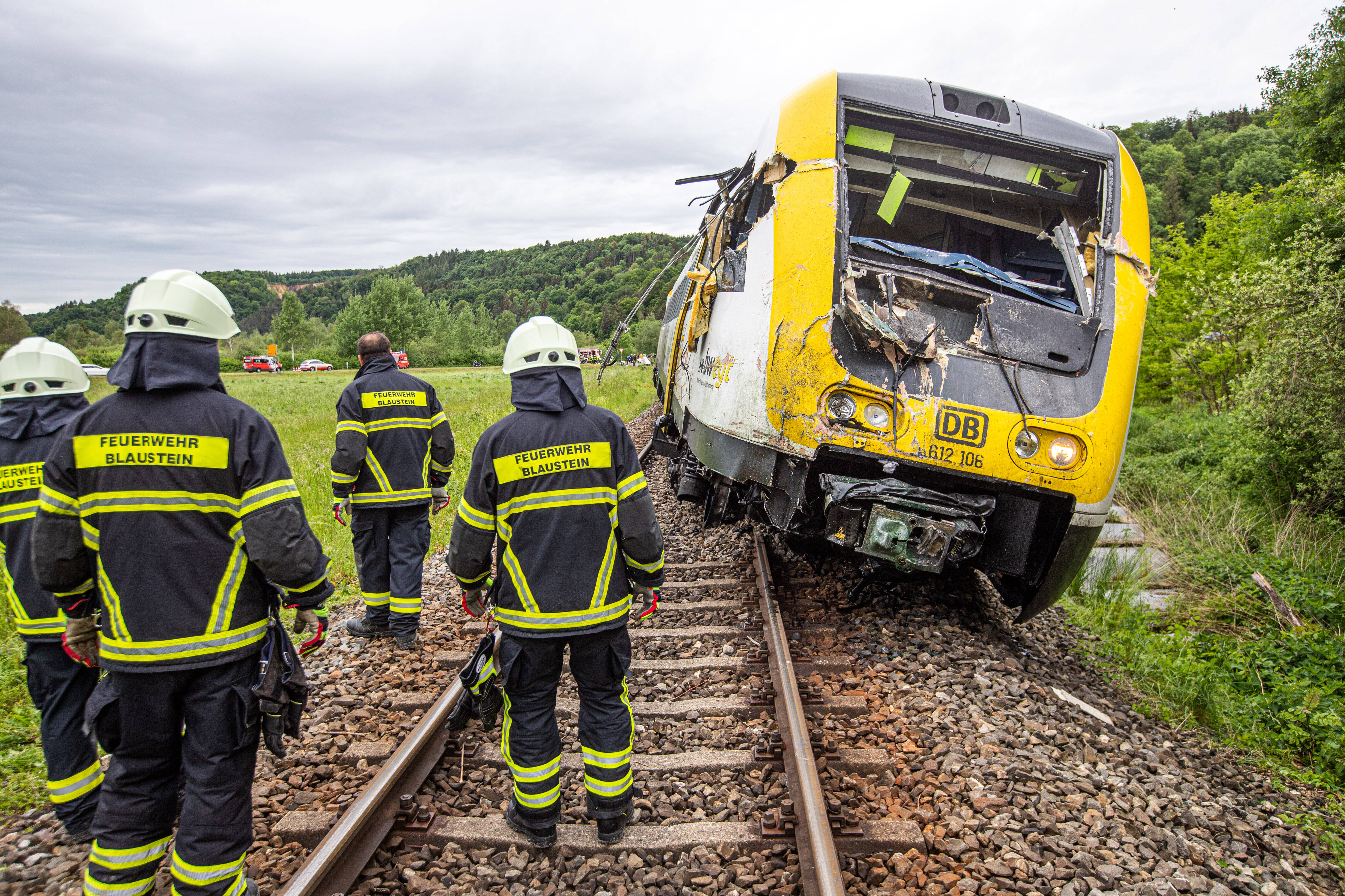 Tödliches Zugunglück in Niedersachsen! Mann liegt tot neben den Gleisen - Lokführer schlägt Alarm