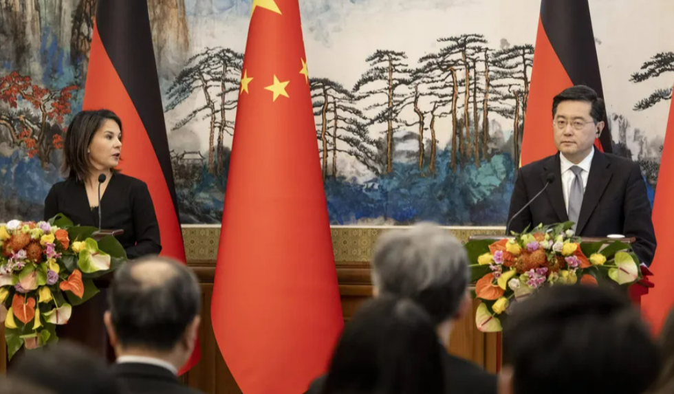 Mutige Baerbock mit Klartext in China! Peking muss Druck auf Russland für Frieden machen