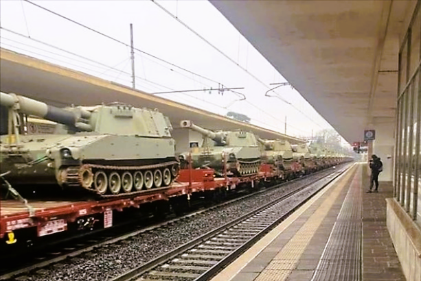 Mysteriöser Panzer-Zug besorgt die Bürger! Haubitzen, Kampfpanzer und vieles mehr - wohin rollt der Zug?