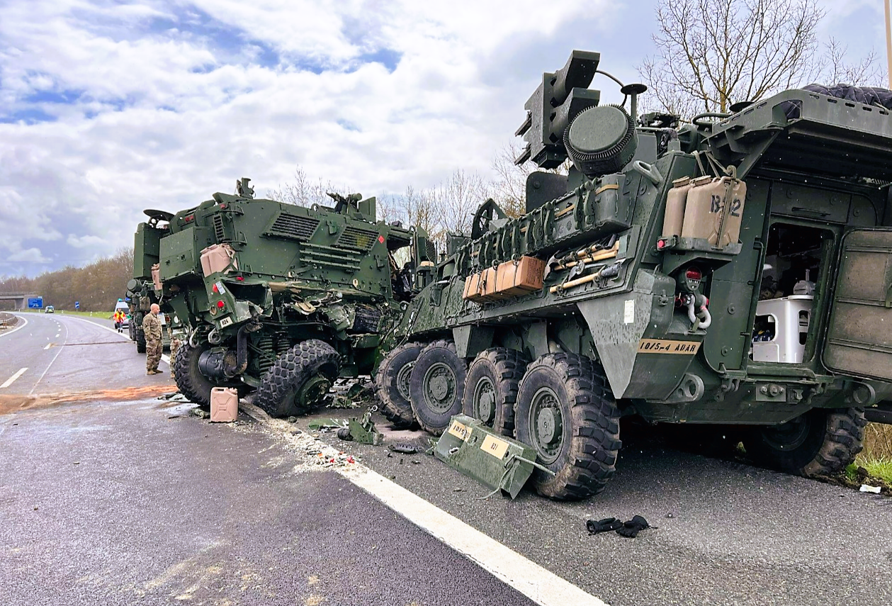 US-Armee in schweren Unfall auf der Autobahn verwickelt! Munitionstransport verunglückt - Sperrung!