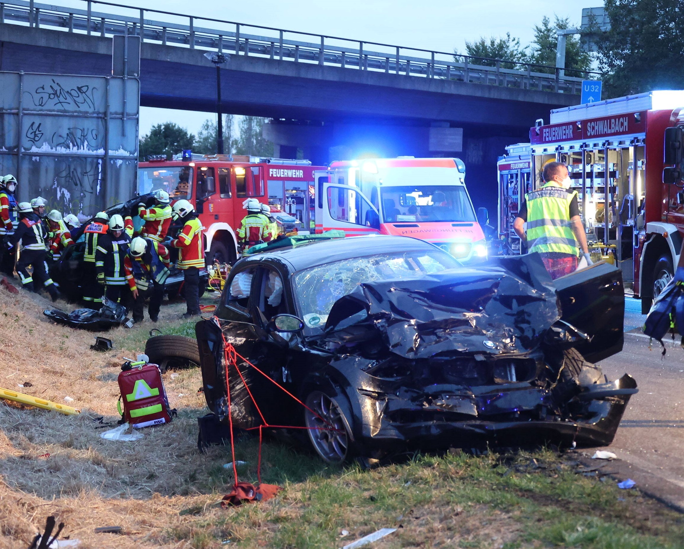 Schwerer Unfall - Rentnerin rammt Rettungswagen - 5 Personen verletzt!