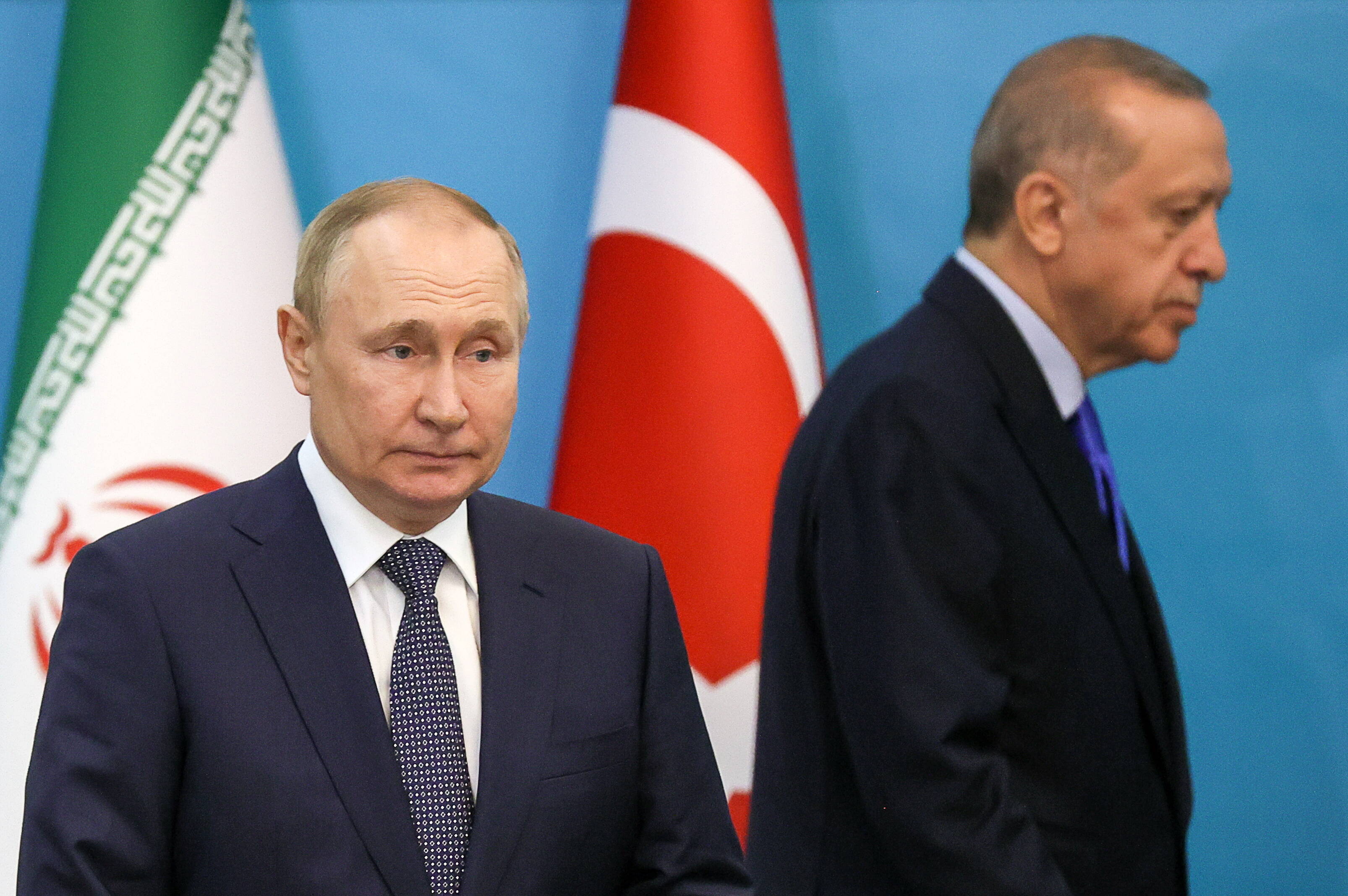 Eklat bei Treffen zwischen Putin und Erdogan - türkische Drohnen zerstören russisches Schiff!