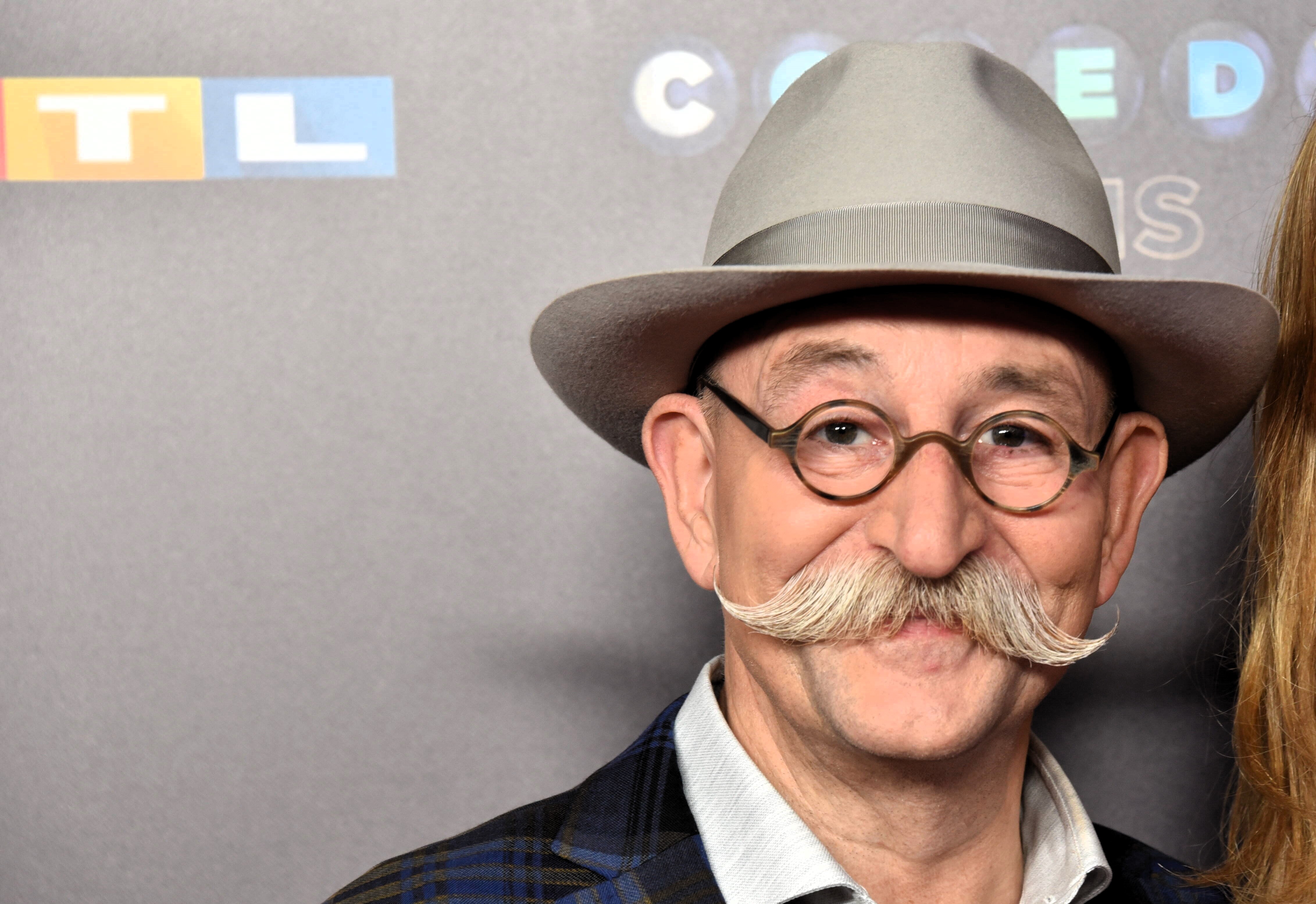 Tränen bei "Bares für Rares" bei Verkäuferin - Deshalb musste Moderator Horst Lichter eingreifen