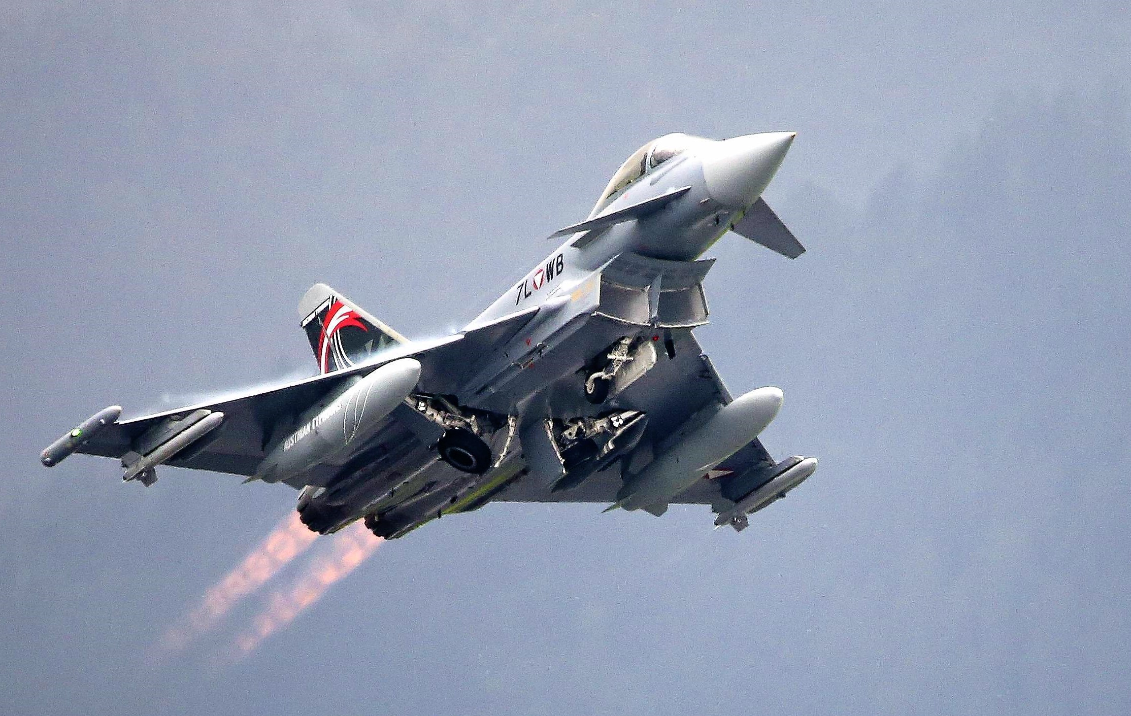 Putin tobt! Russen schießen eigenen Superjet ab! Versehentlich Abschuss von Top-Kampfjet bei Tokmak!