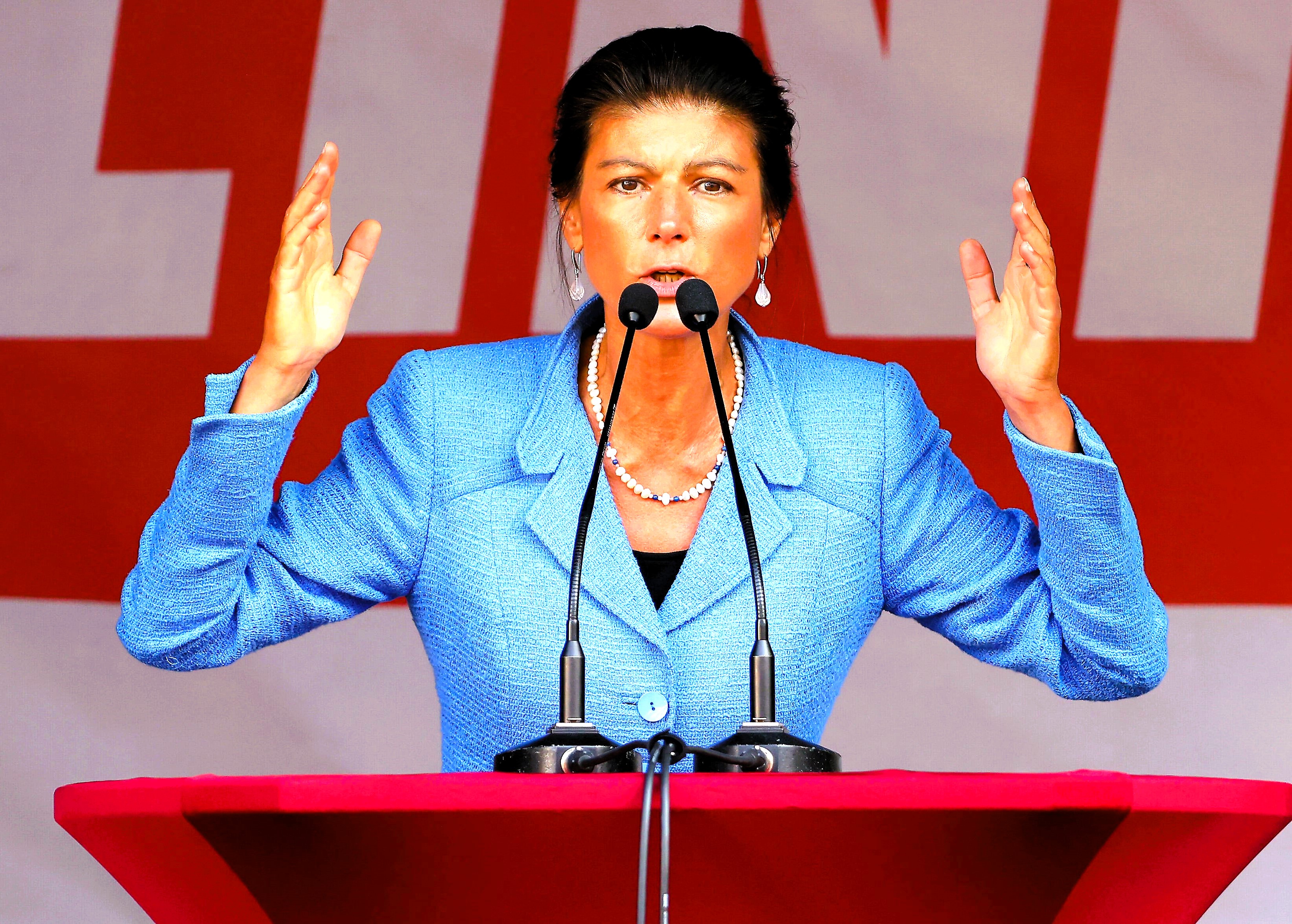 Sahra Wagenknecht angegriffen! Attacke bei Auftritt in Erfurt - Täter von Polizei festgenommen