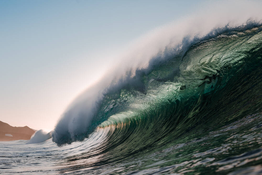 Massive Wave Sweeps Tourists into the Sea! Spanish Island Turns into a Nightmare