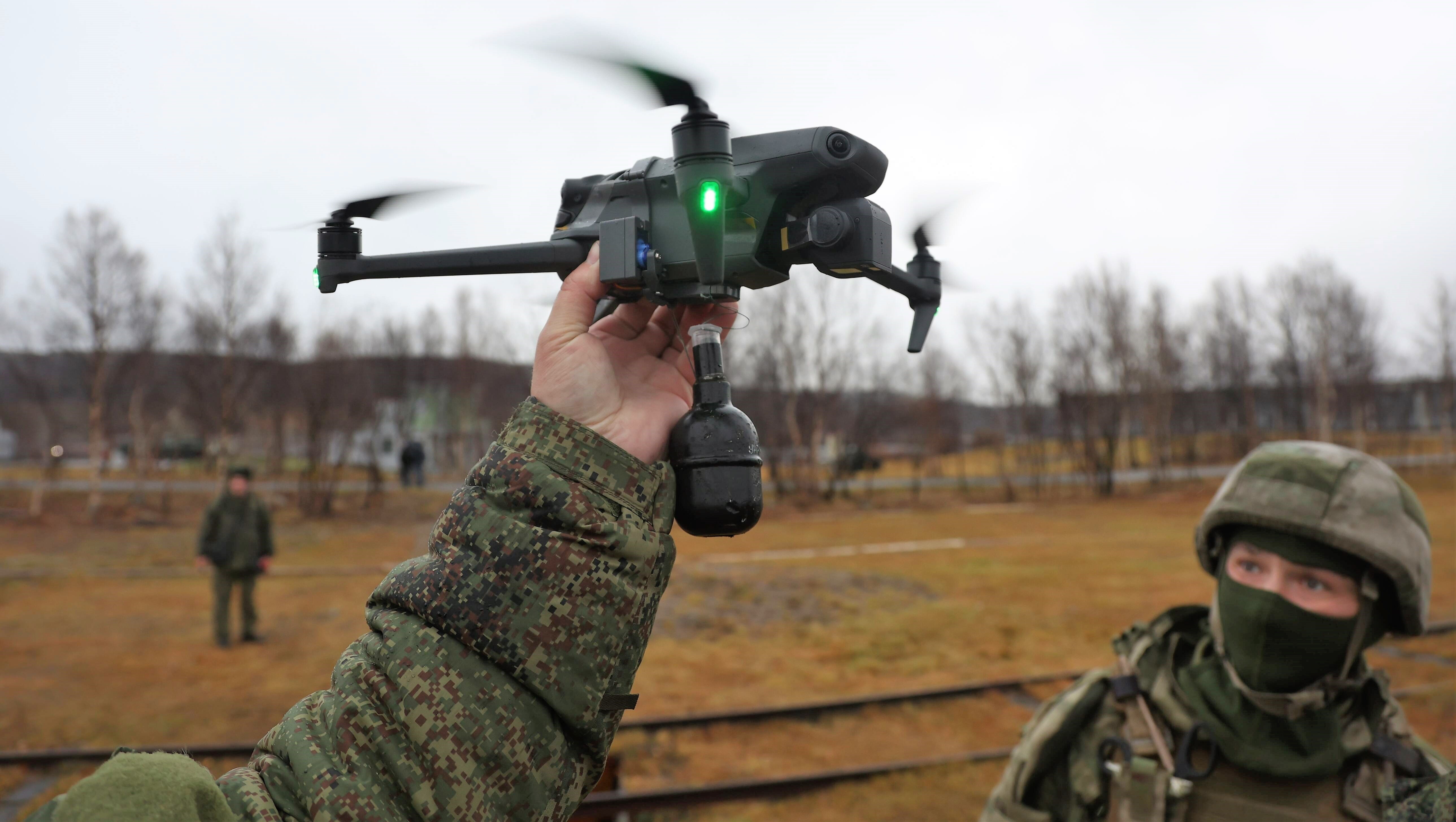 Irres Video! Russe ergibt sich ukrainischer Drohne! Putin fassungslos - lachen in Kiew!