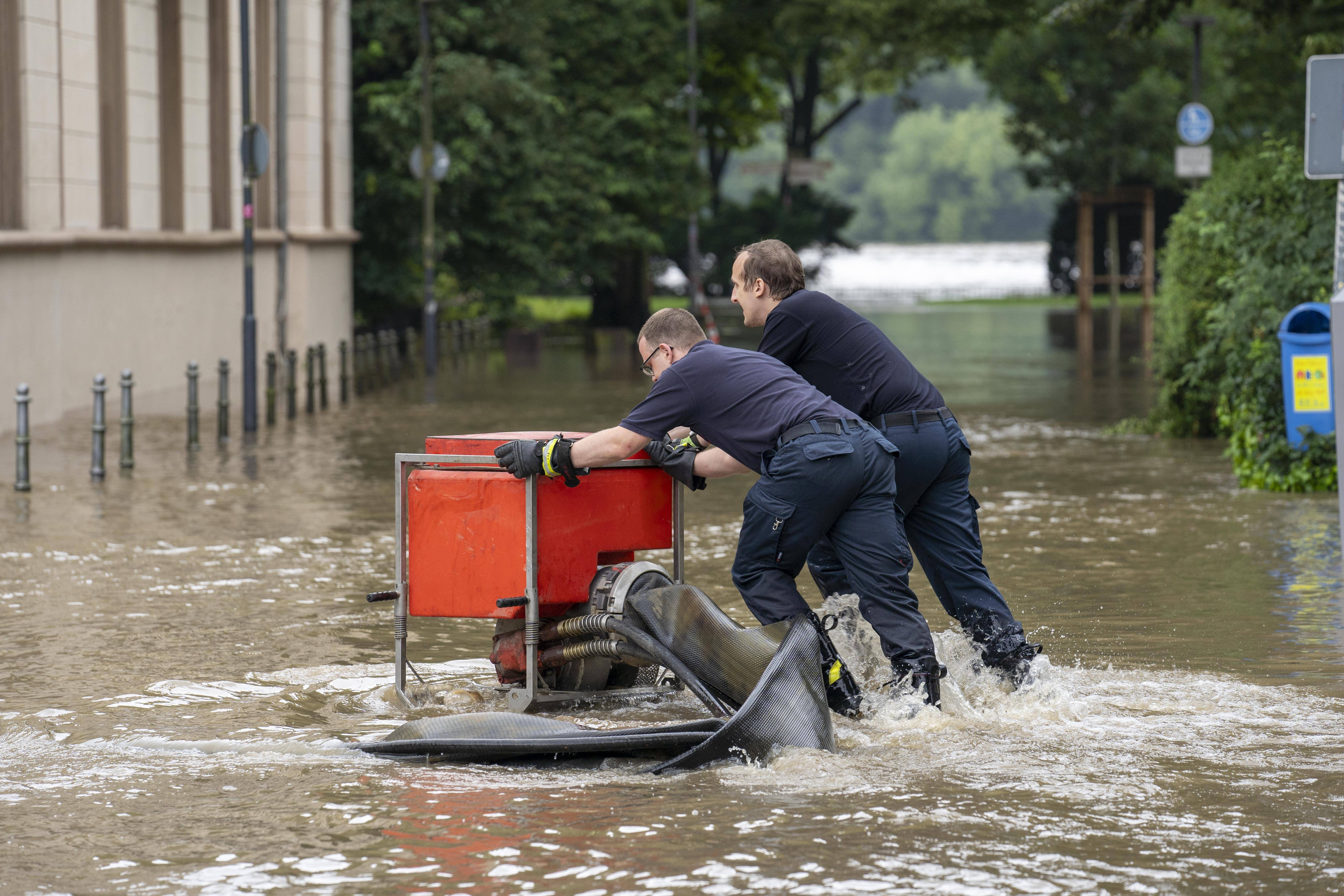 Amtliche Hochwasser-Warnung! Wasserpegel des Rheins und vieler Flüsse steigen immer weiter!