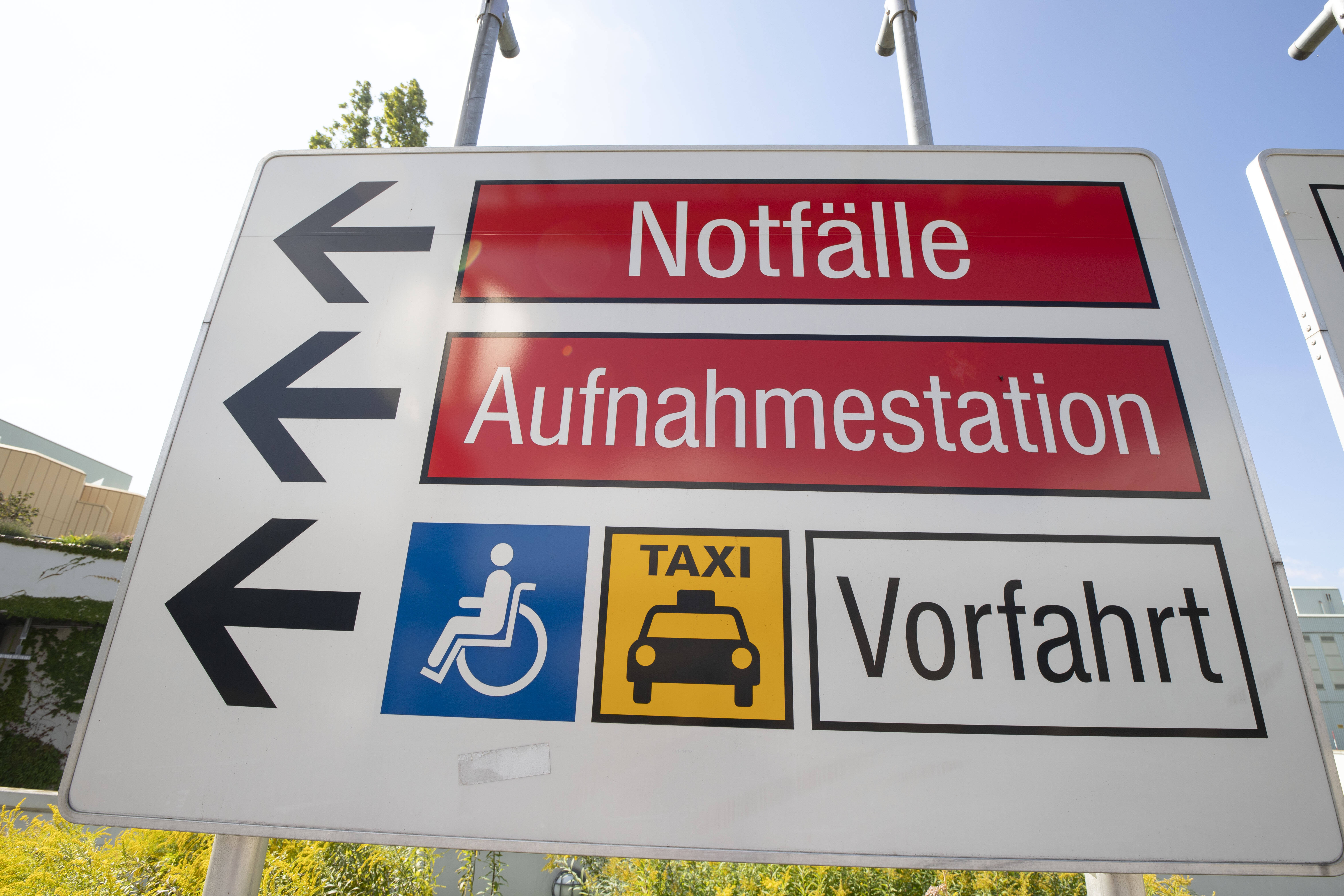 Mutter stirbt! Ärzte lassen Patientin mehr als 7 Stunden in Notaufnahme warten - Jetzt ist die Frau tot!