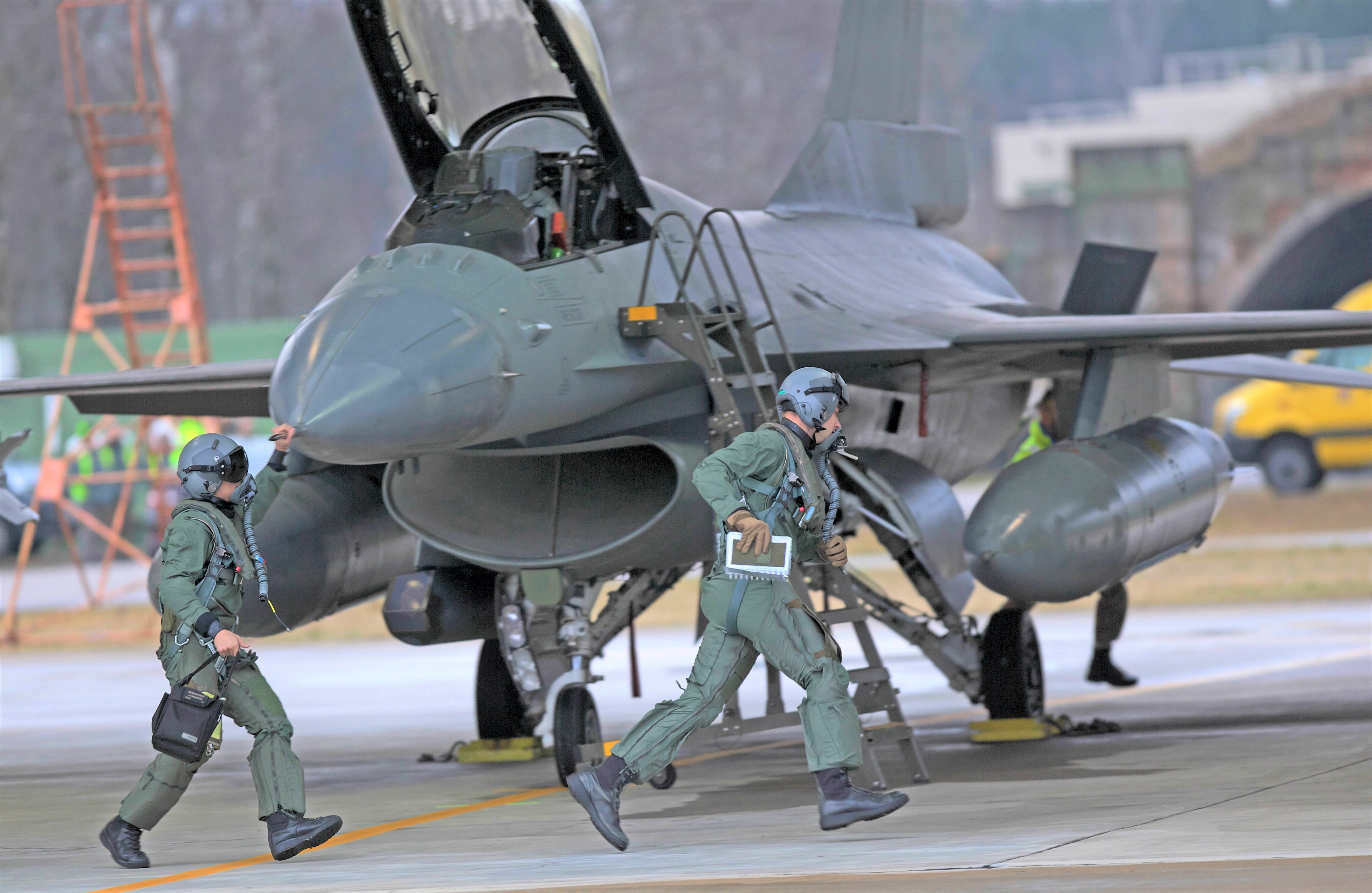 Russische Bomber auf dem Weg nach Deutschland! Alarmstart - Deutsche Kampfjets steigen auf!