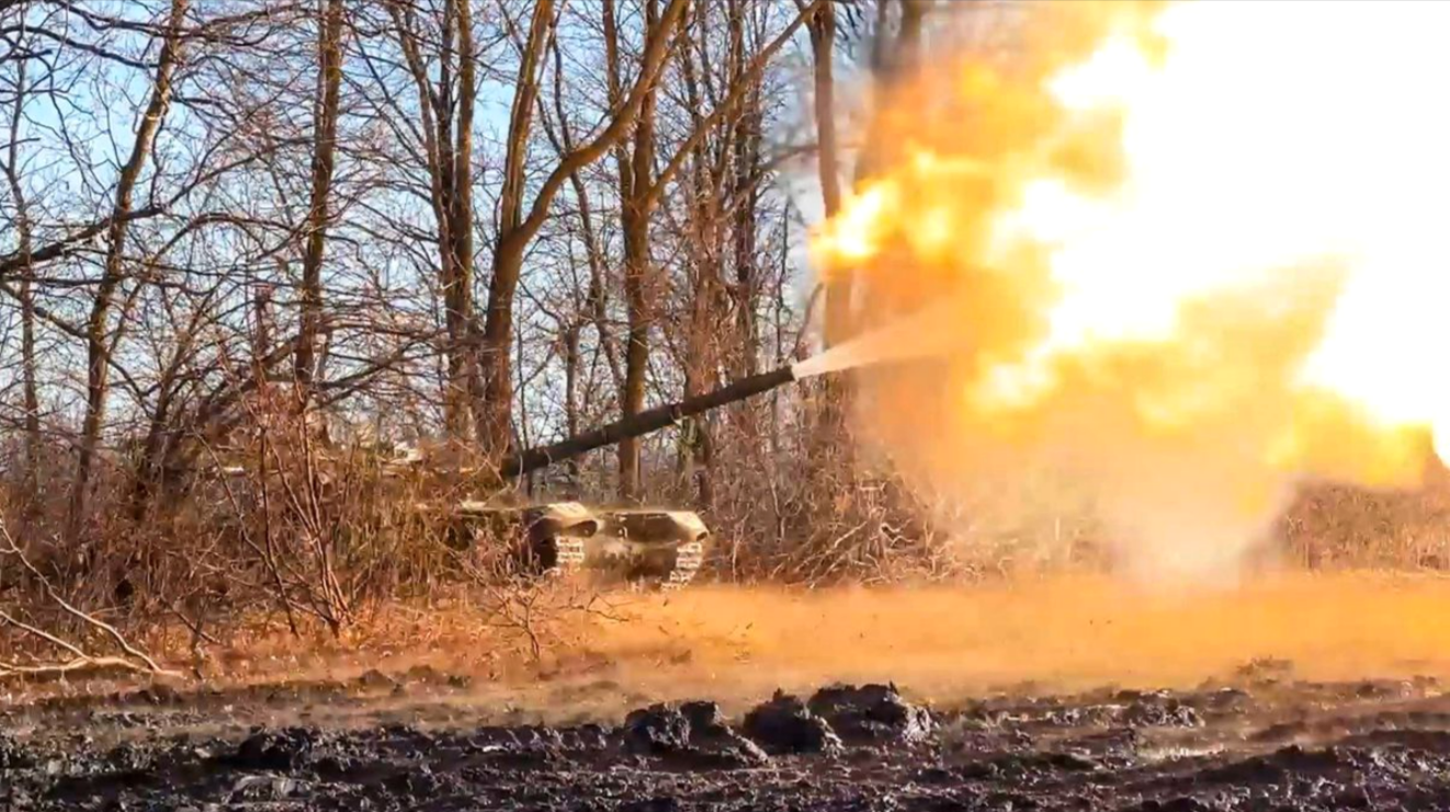 [Video]▶️ Putin tobt! Ganze Panzer-Kolonne vernichtet! Ukraine lockt Putins Wunderpanzer in die Falle