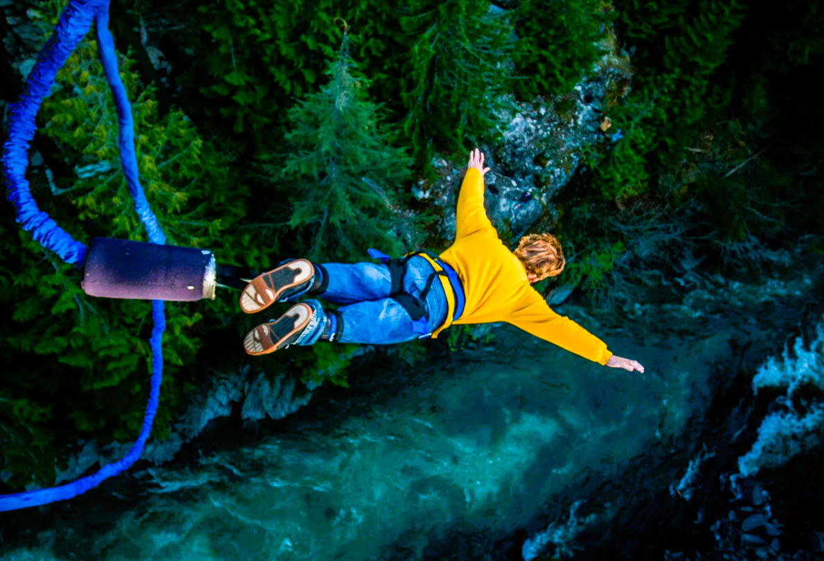 Mann stirb bei Bungeesprung - 23-jähriger erleidet fürchterlichen Tod, seine Freunde sehen alles mit an