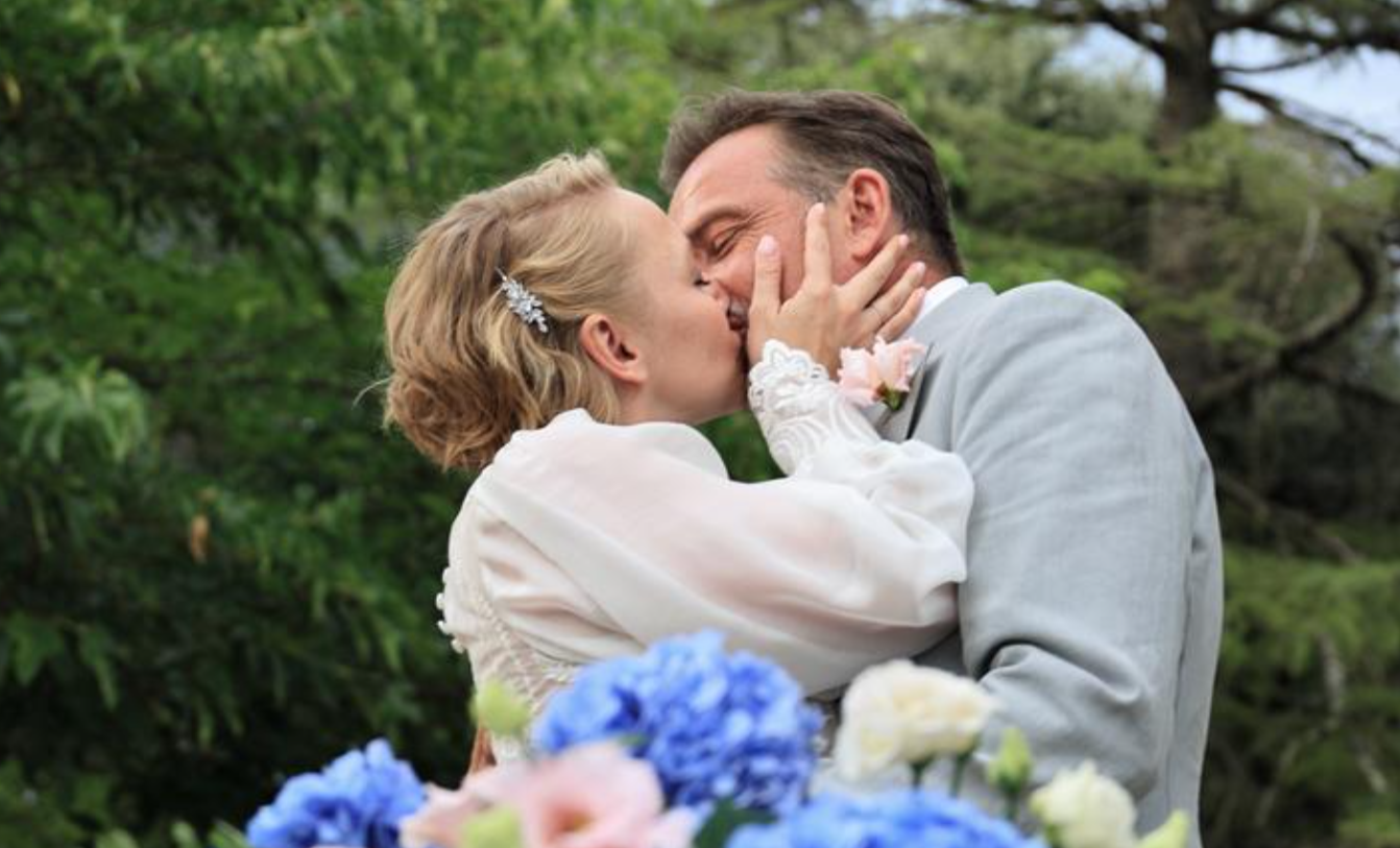 Deutsche Schauspielerin feiert Traumhochzeit unter der italienischen Sonne - ein unvergessliches Fest!